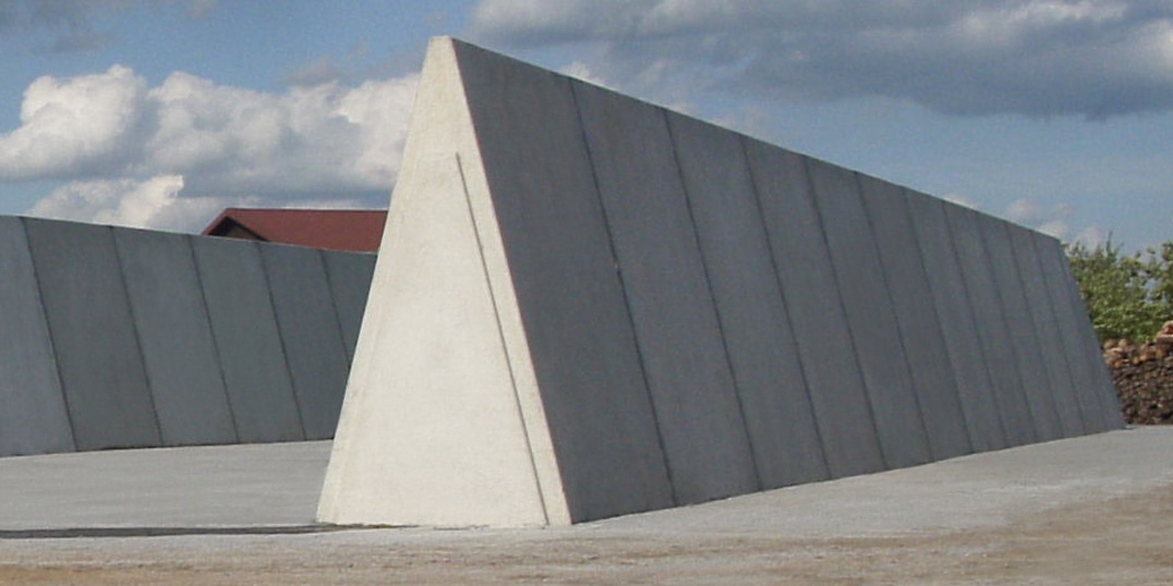 A-Wand Fahrsilo aus UHRLE Betonfertigteilen