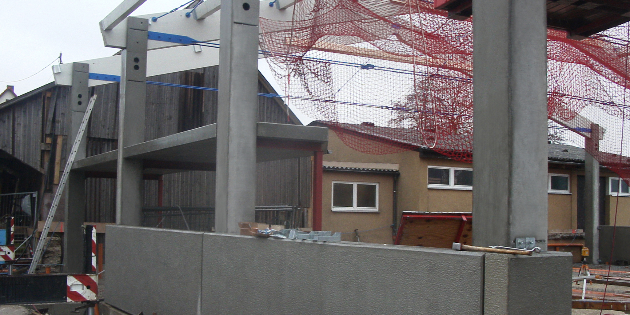 Deckenelemente auf der Baustelle Aalen Waldcampus