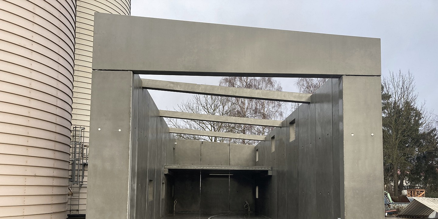 Massivwand als UHRLE Betonfertigteil
