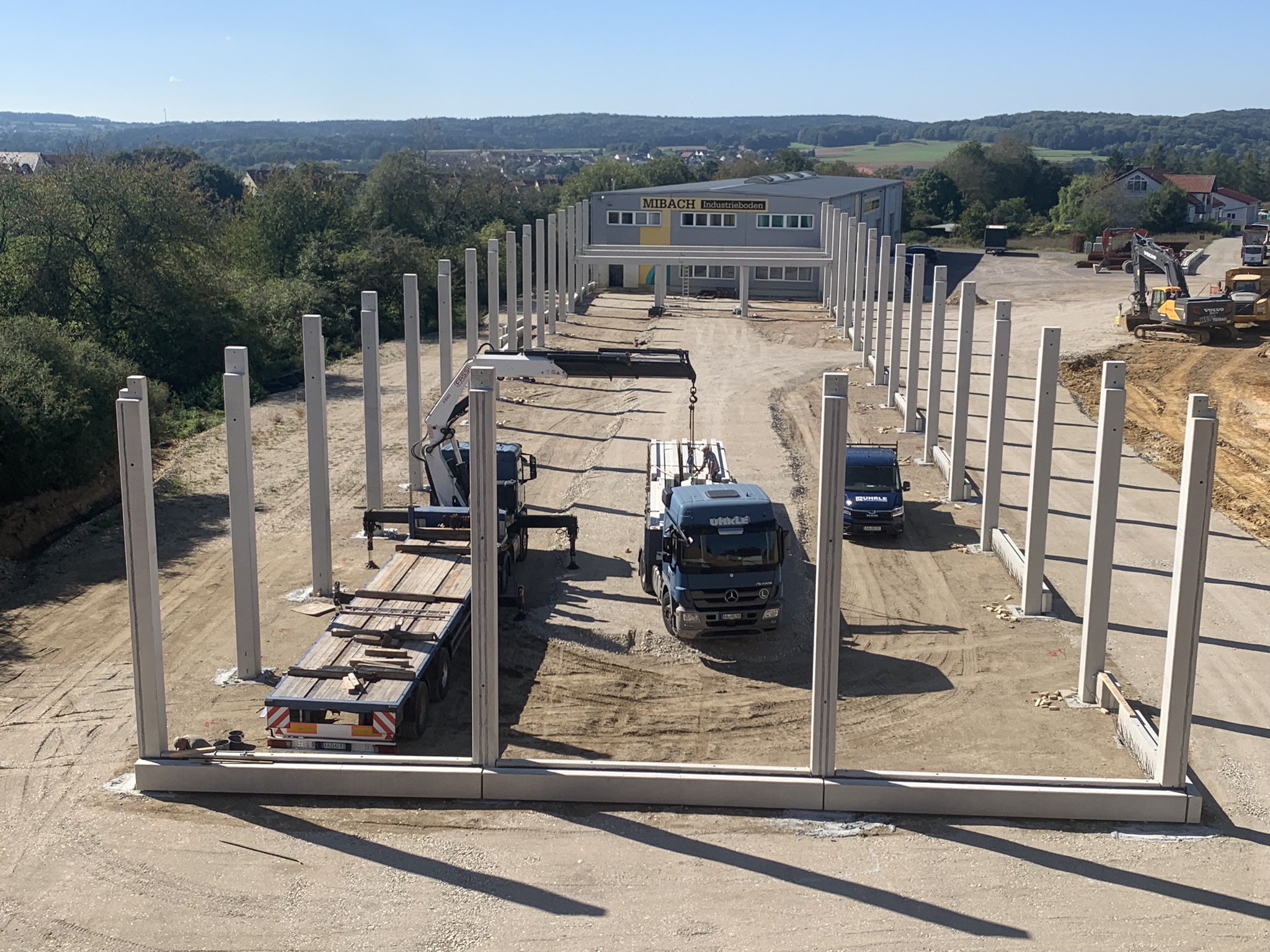 Betonstütze mit einer Ausklinkung und Konsole